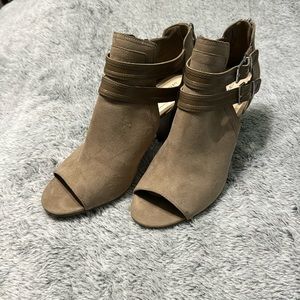 Women’s size 11 Liz Claiborne heels